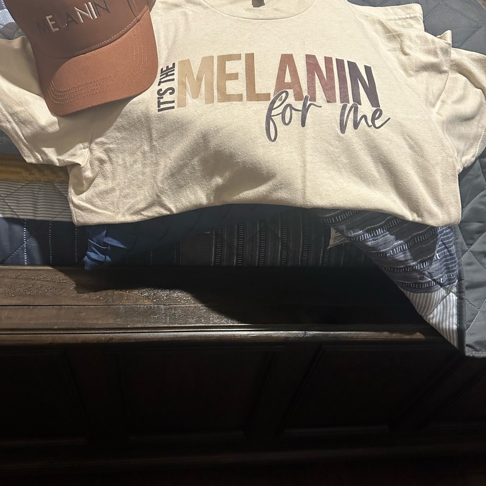 Cream Graphic Tee and Brown Cap Set